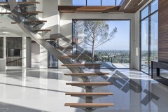 Escalier limon central demi tournant débillardé villa